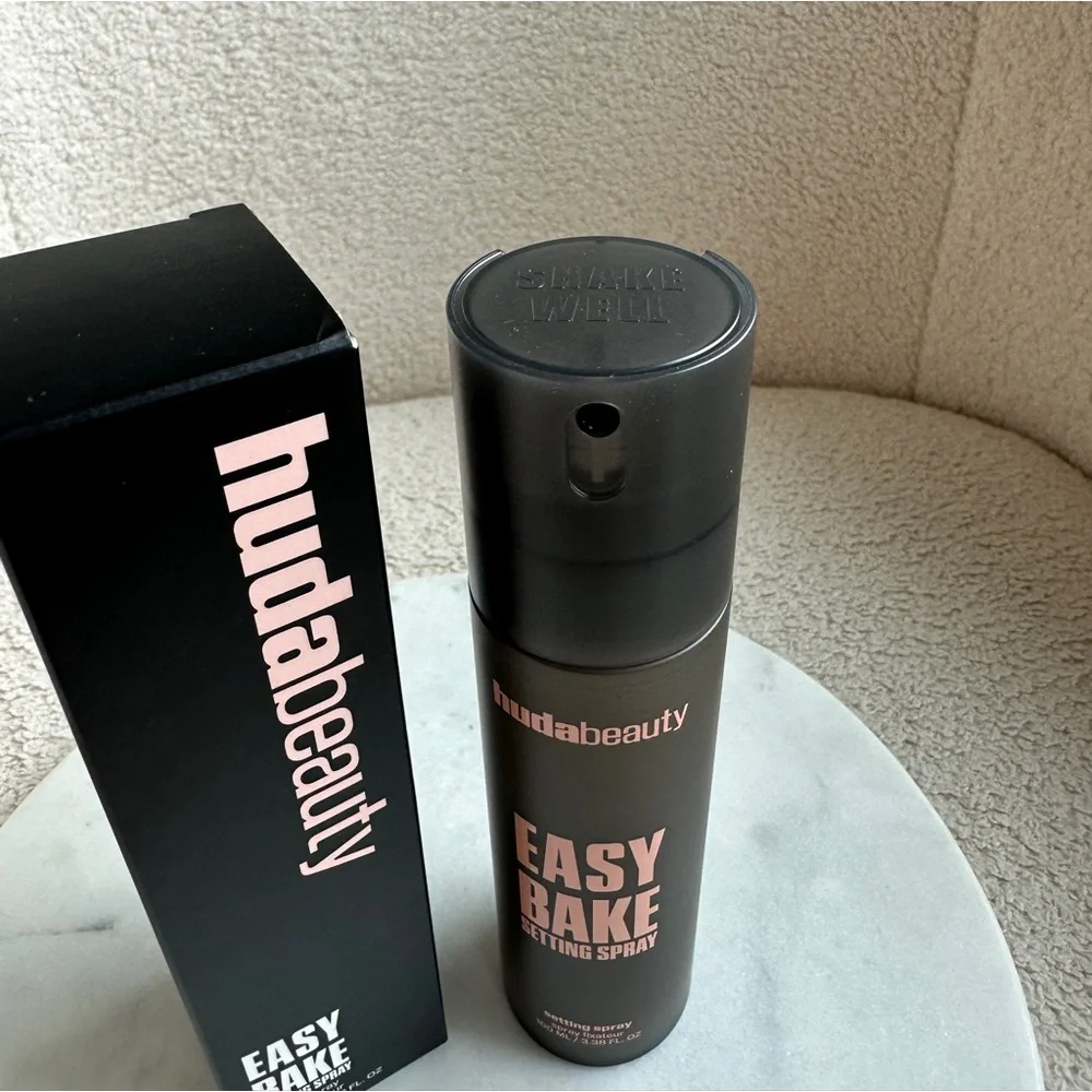 NEW Huda Beauty Easy Bake Blurring Setting Spray with 16-Hour Wear
